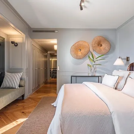 Apartment Luxury Oceanfront At Reid's Gardens *