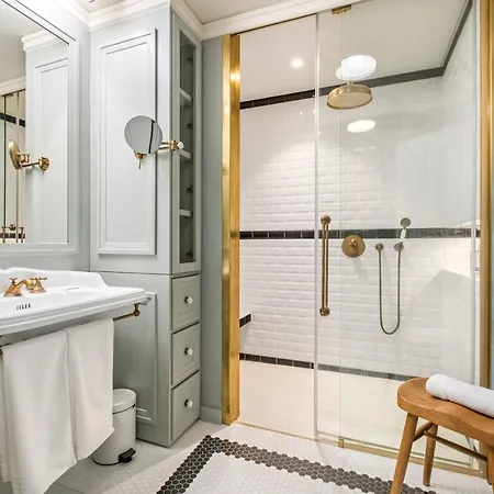 Apartment Luxury Oceanfront At Reid's Gardens *