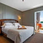 Daire Luxury Oceanfront At Reid's Gardens Funchal