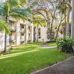 Daire Luxury Oceanfront At Reid's Gardens
