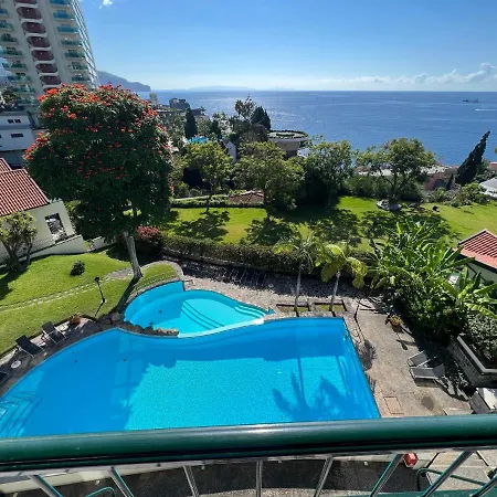 Luxury Oceanfront At Reid's Gardens Appartamento