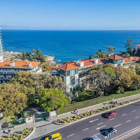 Luxury Oceanfront At Reid's Gardens * Funchal (Madeira)