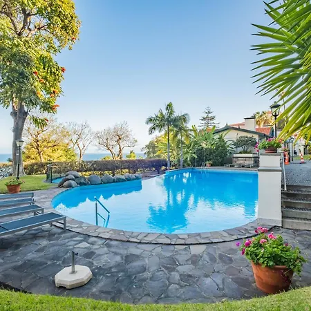 Luxury Oceanfront At Reid's Gardens * Funchal (Madeira)