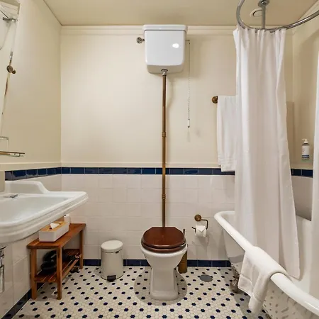 Luxury Oceanfront At Reid's Gardens Apartamento