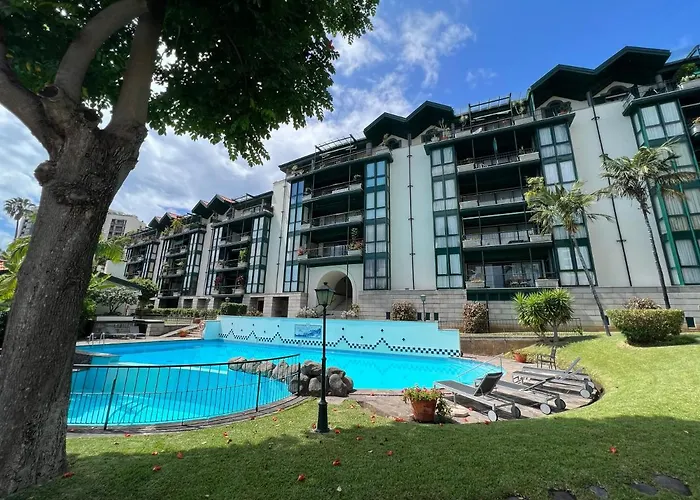 Luxury Oceanfront At Reid's Gardens *