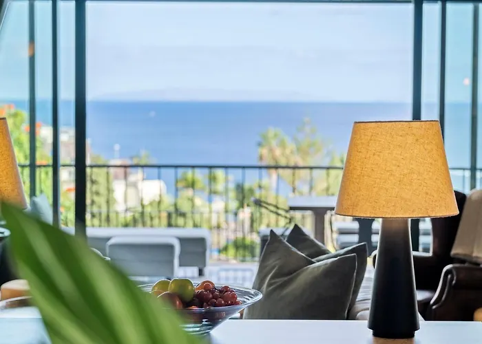 Luxury Oceanfront At Reid's Gardens Funchal (Madeira)
