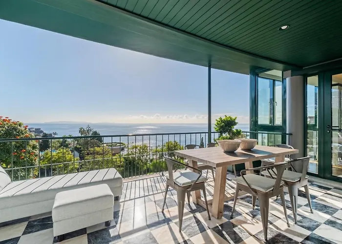 Luxury Oceanfront At Reid's Gardens Funchal (Madeira)