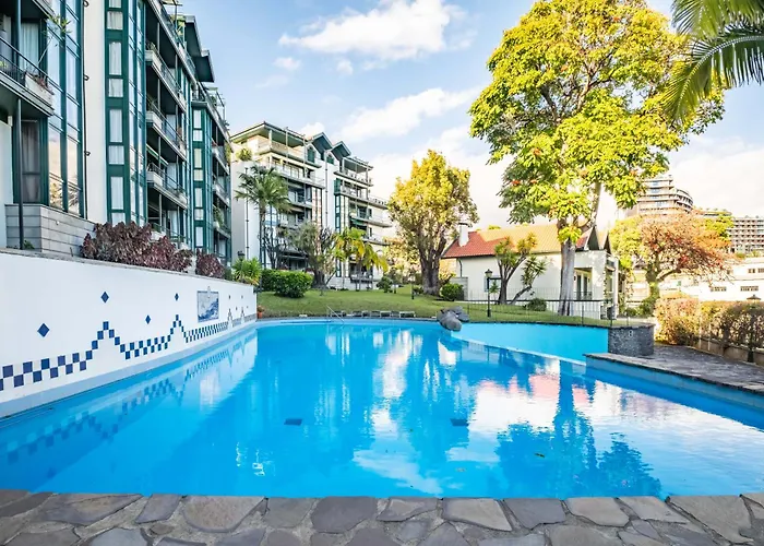 Luxury Oceanfront At Reid's Gardens *