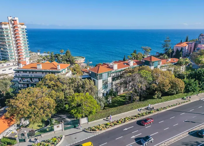 Luxury Oceanfront At Reid's Gardens * Funchal (Madeira)