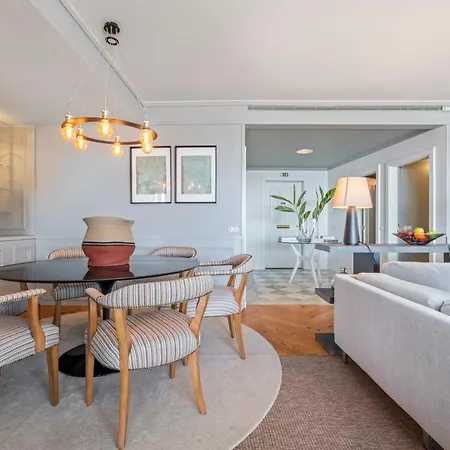 Luxury Oceanfront At Reid's Gardens Apartamento *